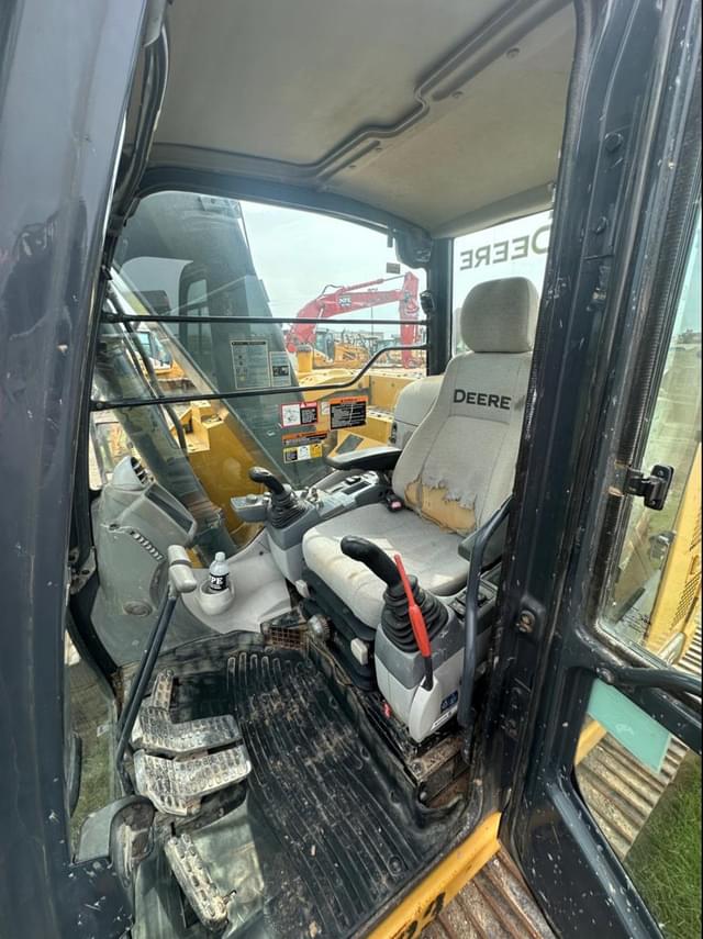 Image of John Deere 135G equipment image 3