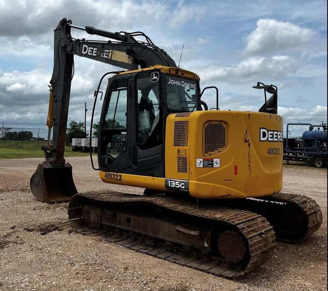 Image of John Deere 135G equipment image 2