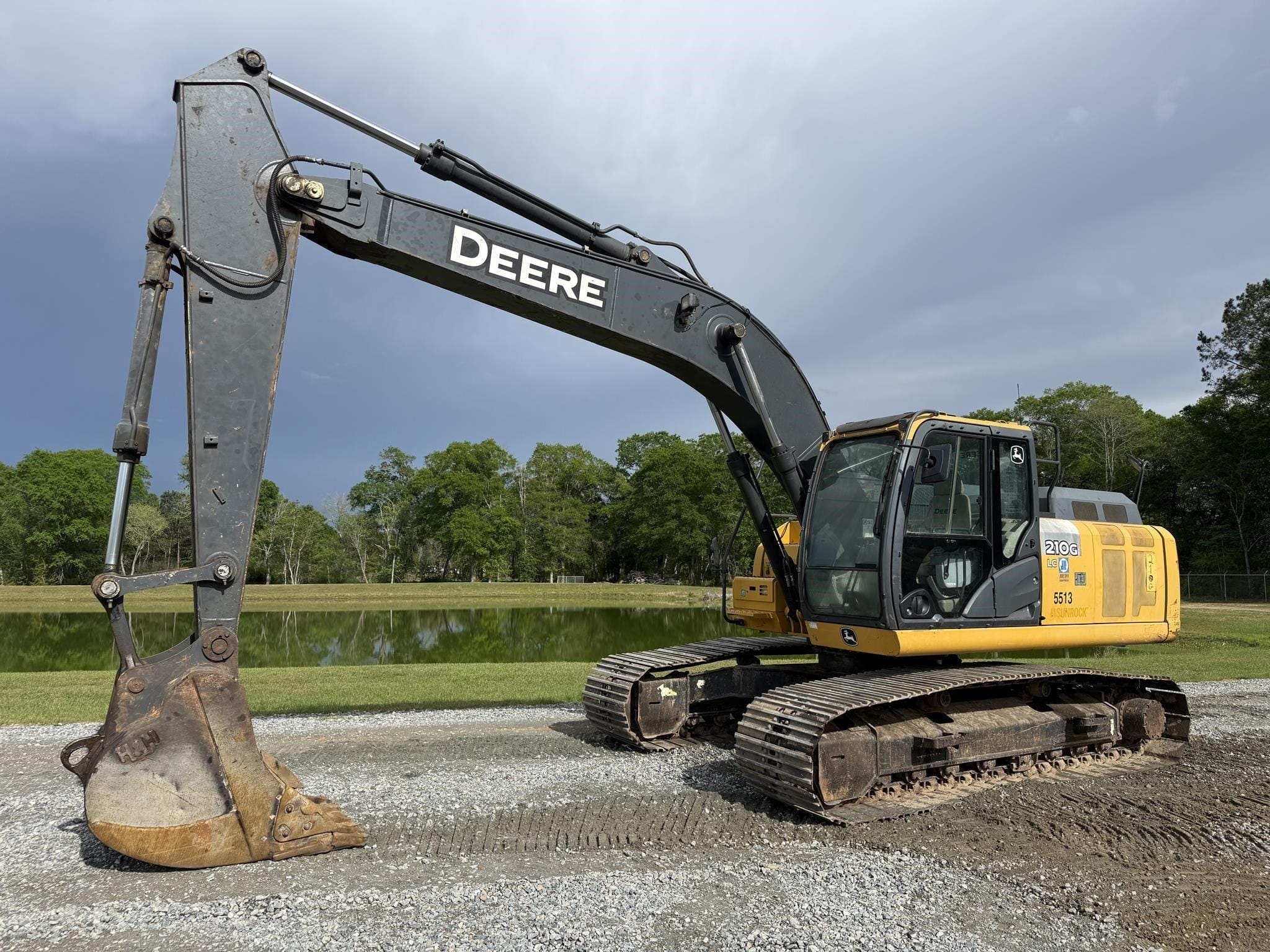 2016 John Deere 210G LC Equipment Image0