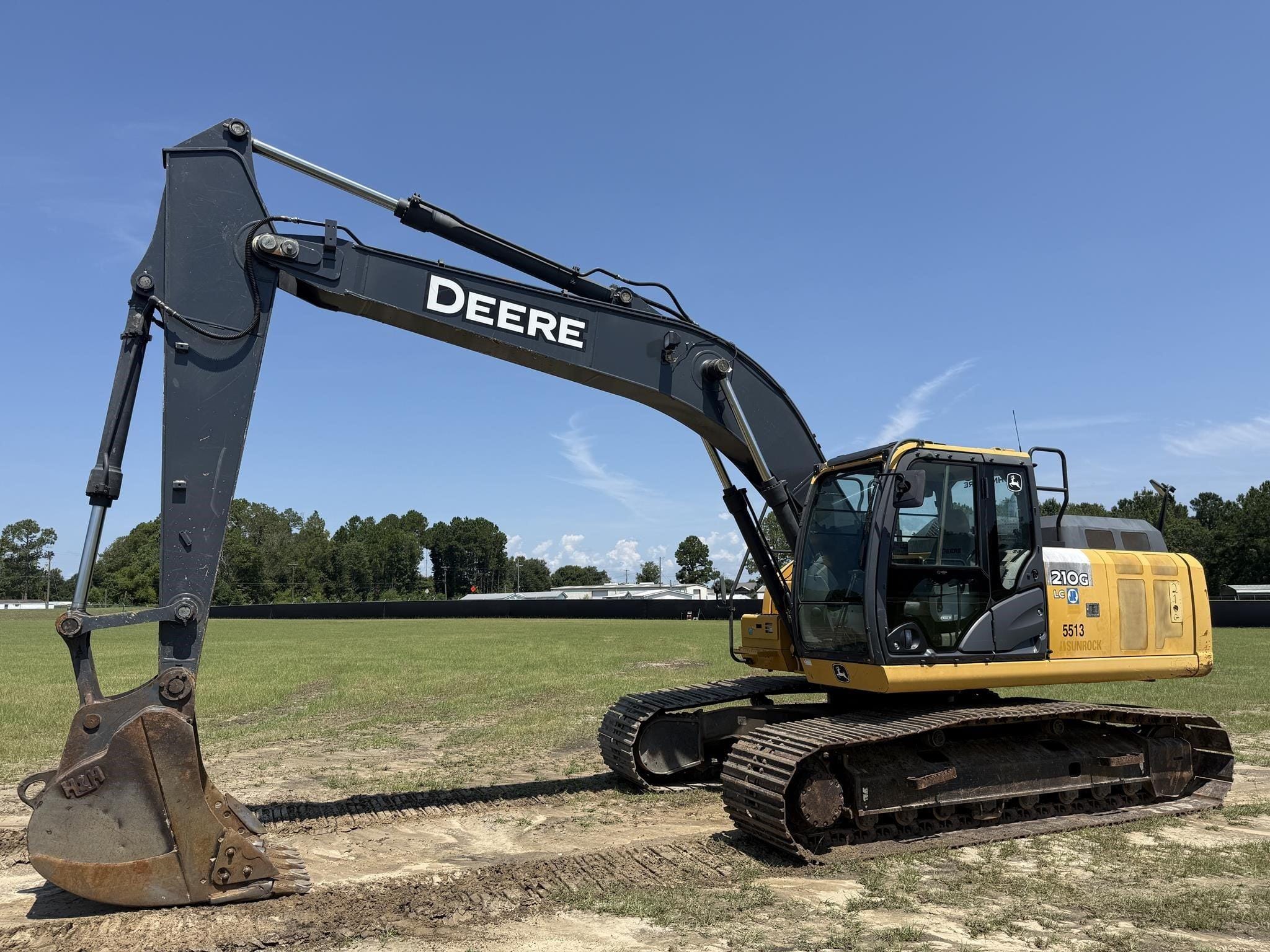 2016 John Deere 210G LC Equipment Image0