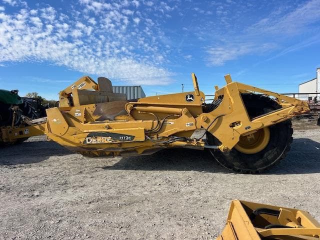 Image of John Deere 2112C equipment image 2