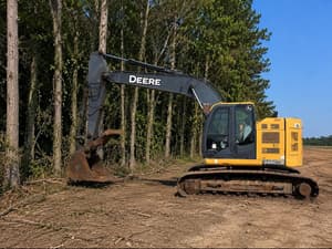 2016 John Deere 245G LC Image
