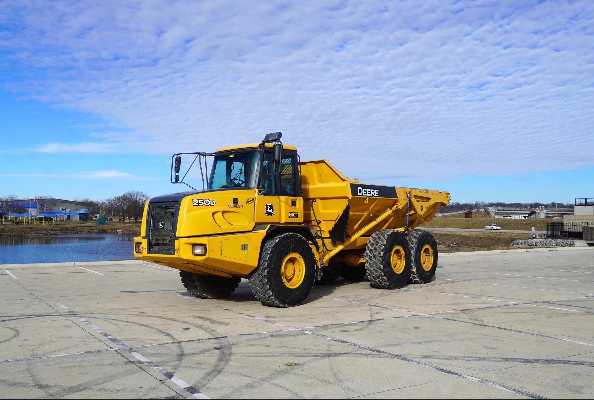 2016 John Deere 250D Equipment Image0