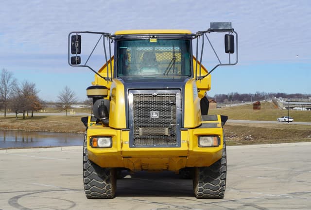 Image of John Deere 250D equipment image 4