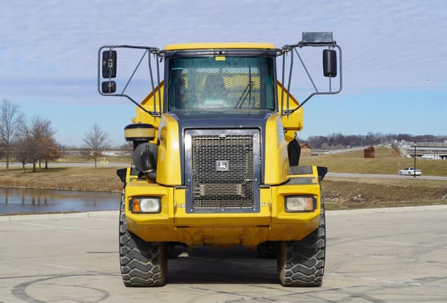 Image of John Deere 250D equipment image 4