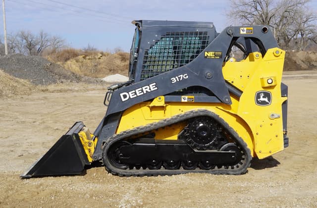 Image of John Deere 317G equipment image 3