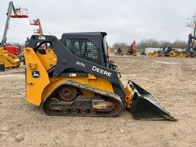 Image of John Deere 317G equipment image 4
