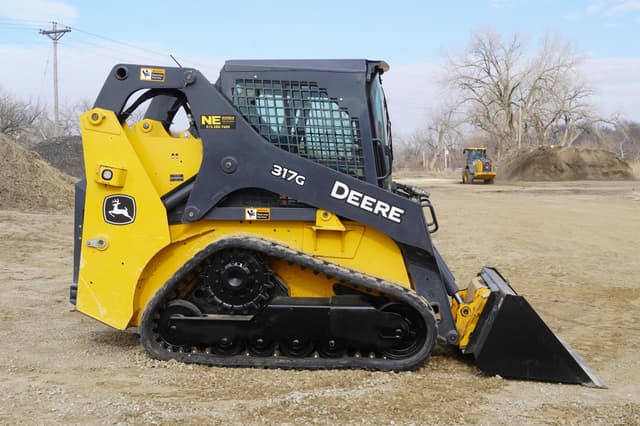 Image of John Deere 317G equipment image 2