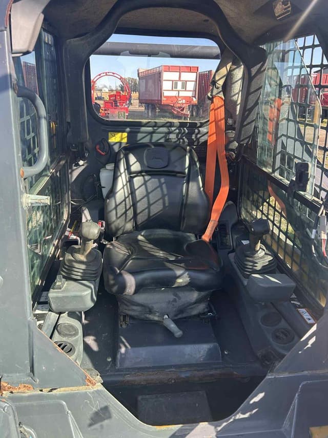 Image of John Deere 317G equipment image 3