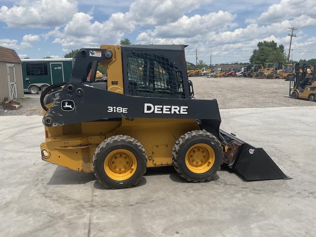 Image of John Deere 318E equipment image 4