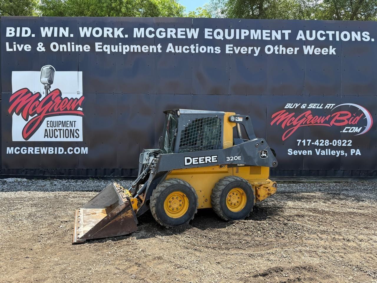 2016 John Deere 320E Equipment Image0