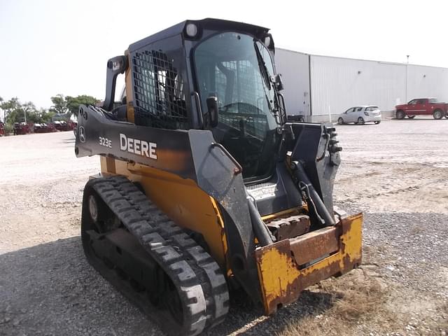 Image of John Deere 323E equipment image 2