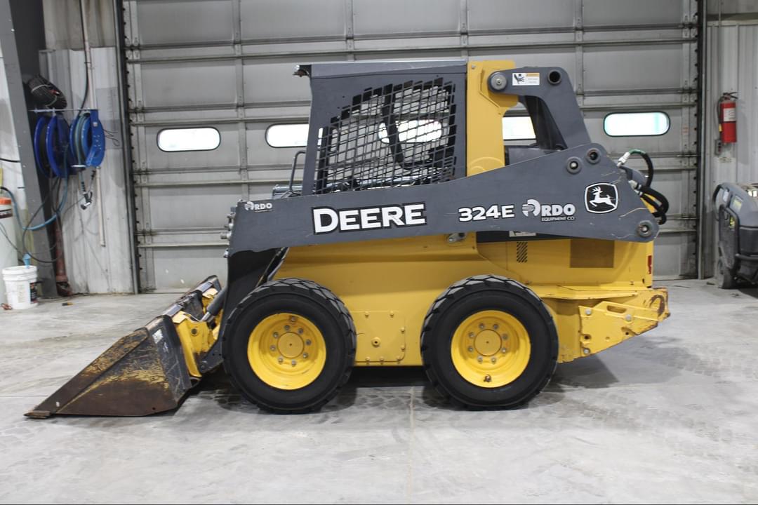 Image of John Deere 324E Image 0