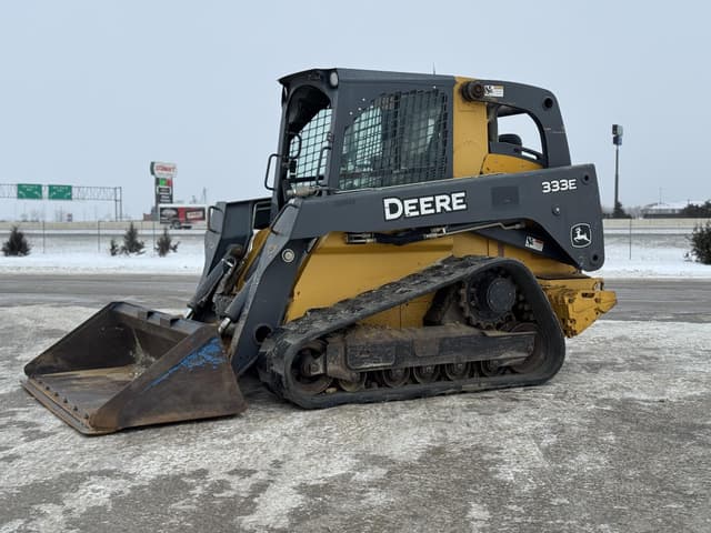 Image of John Deere 333E equipment image 1