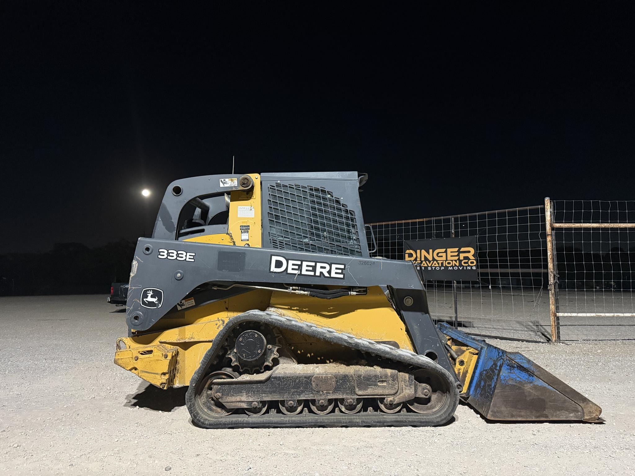 2016 John Deere 333E Equipment Image0