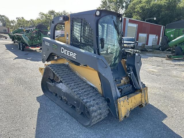 Image of John Deere 333E equipment image 2