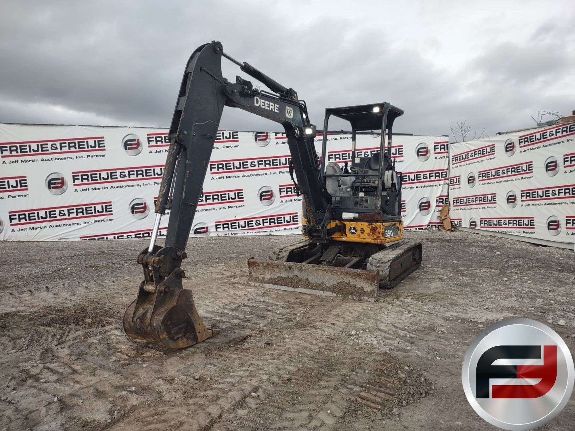 2016 John Deere 35G Equipment Image0