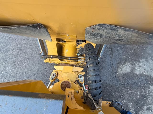 Image of John Deere 370E equipment image 2