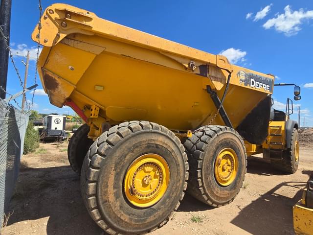 Image of John Deere 410E equipment image 3