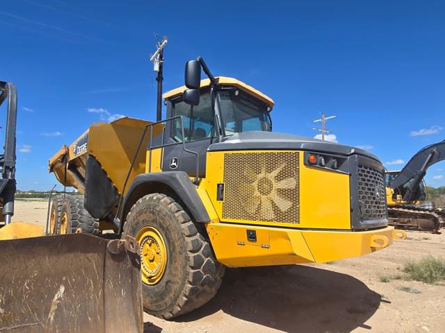 Image of John Deere 410E equipment image 1
