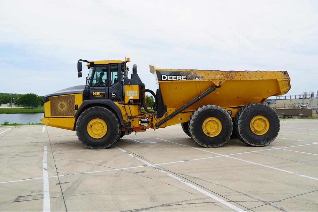 Image of John Deere 410E Primary image