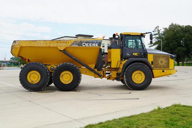 Image of John Deere 410E equipment image 4
