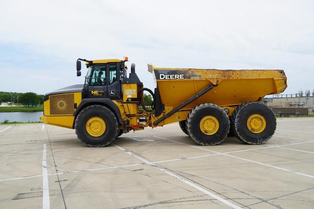 Image of John Deere 410E equipment image 2