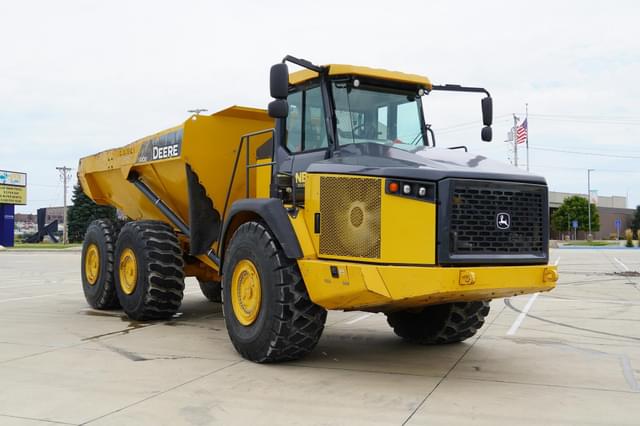 Image of John Deere 410E equipment image 4