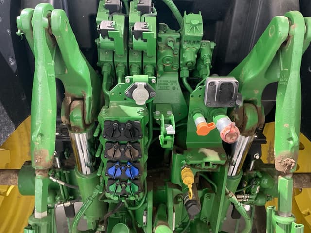 Image of John Deere 6155R equipment image 4