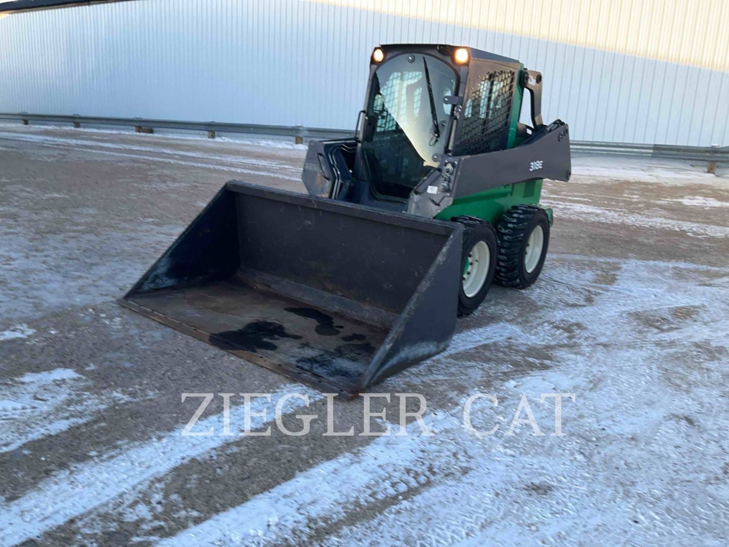 2016 John Deere 318E Equipment Image0