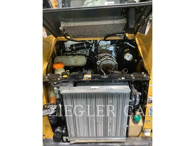 Image of John Deere 318G equipment image 3