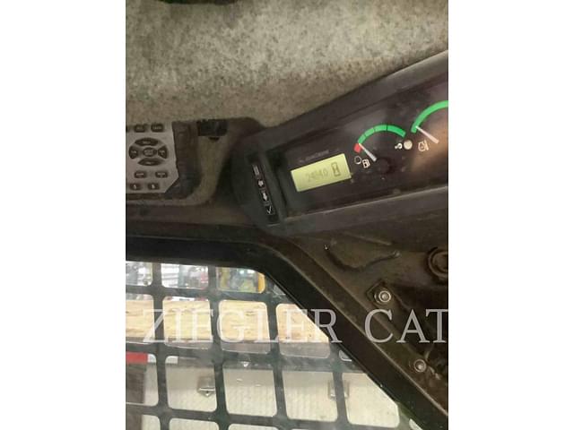 Image of John Deere 318G equipment image 4