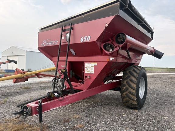 2016 Demco 650 Equipment Image0