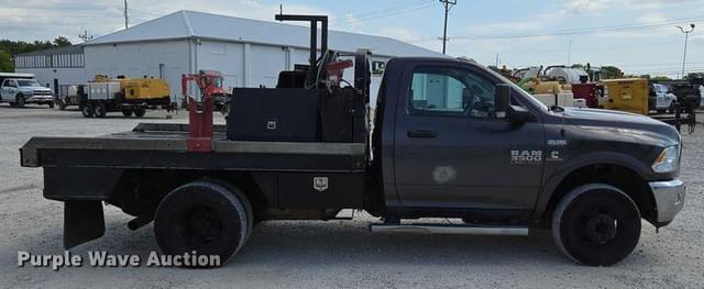 Image of Dodge Ram 3500 equipment image 3