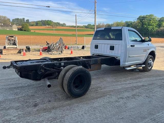 Image of Dodge Ram 3500 equipment image 4