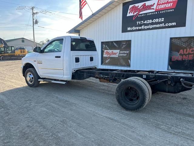Image of Dodge Ram 3500 equipment image 2