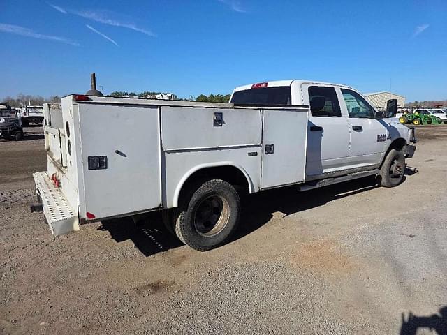 Image of Dodge Ram 3500 equipment image 2