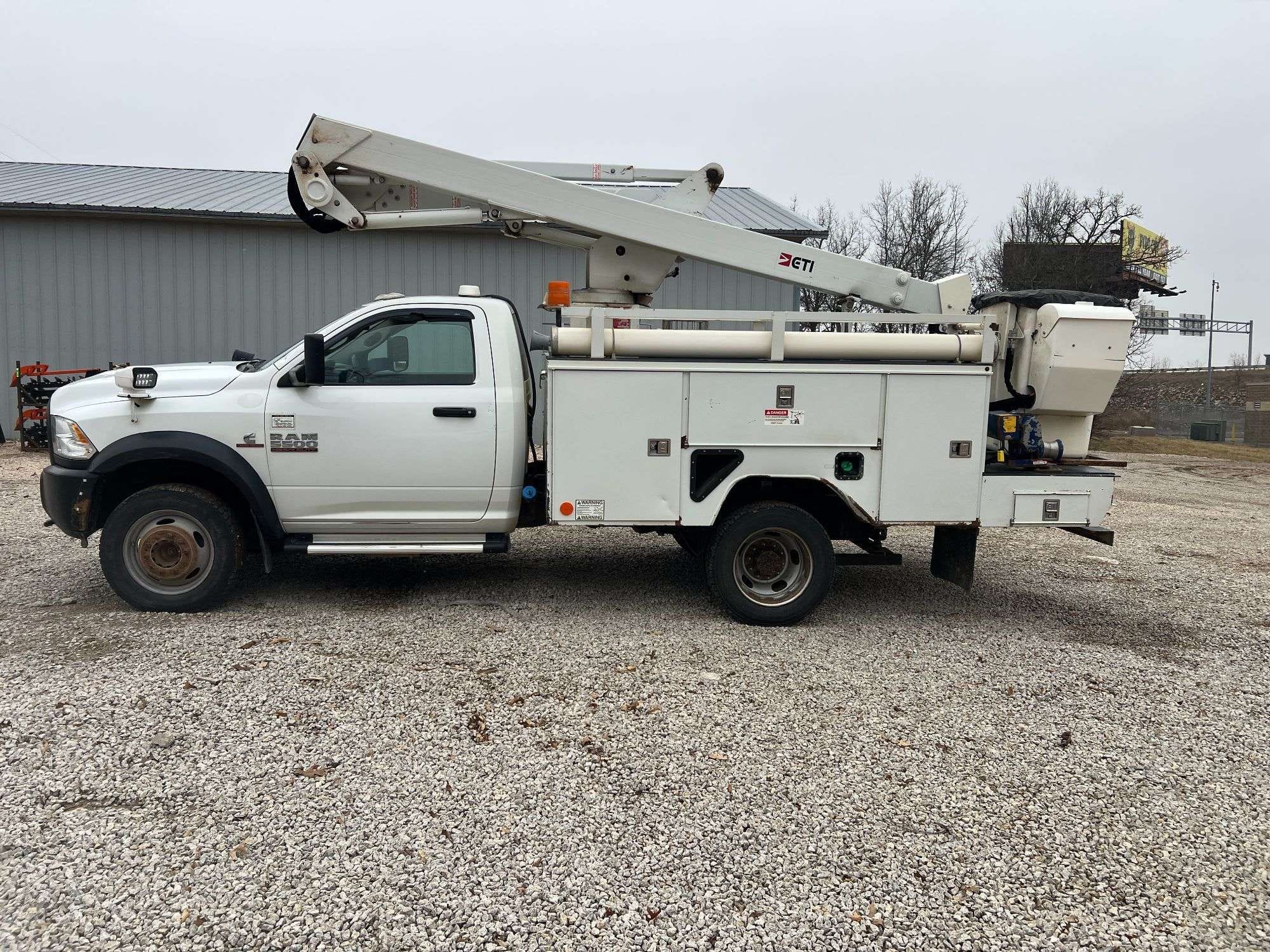 2016 Dodge Ram 5500 Equipment Image0