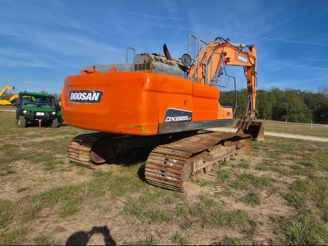 Image of Doosan DX225LC equipment image 3