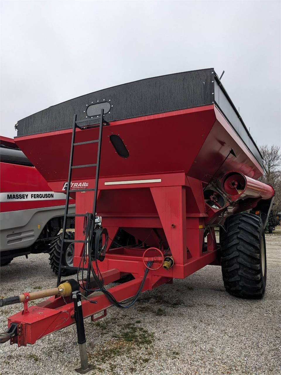 2016 E-Z Trail 1020 Equipment Image0