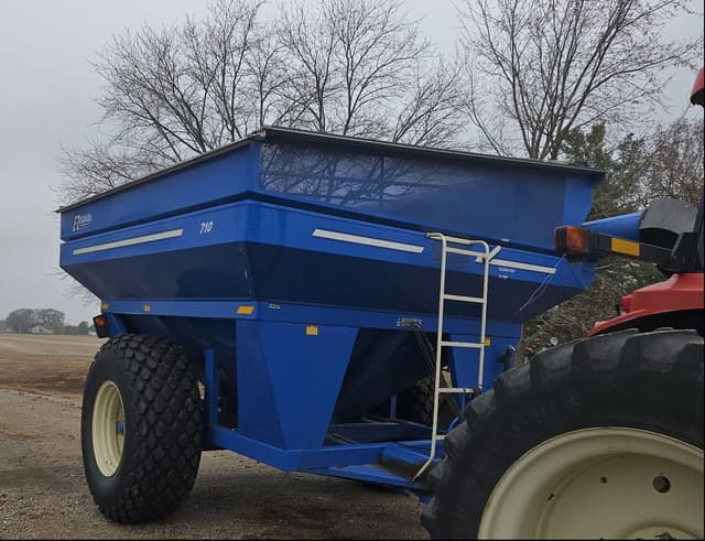 Image of E-Z Trail 710 equipment image 1