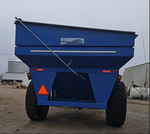 Image of E-Z Trail 710 equipment image 2