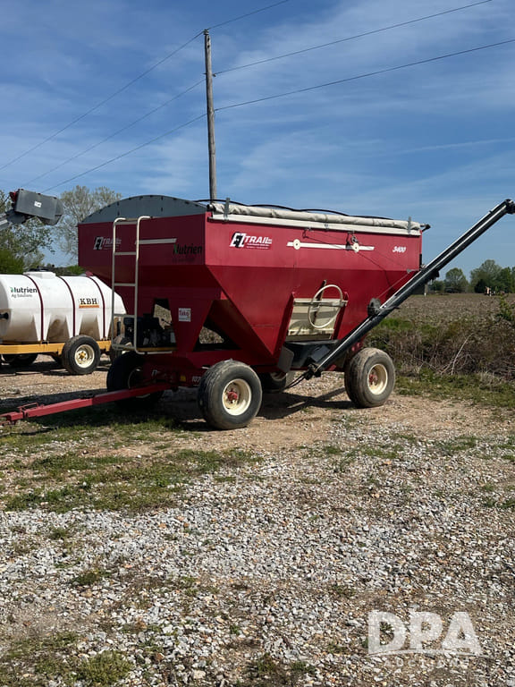 2016 E-Z Trail 3400 Equipment Image0