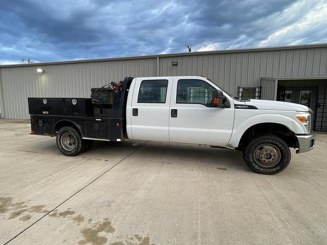 Image of Ford F-350 equipment image 2