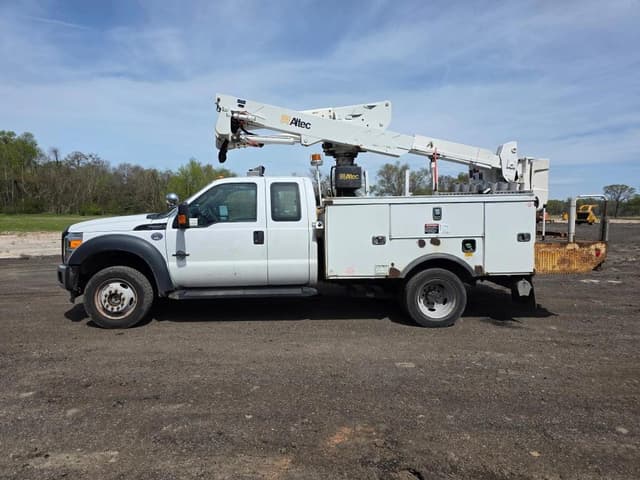 Image of Ford F-550 equipment image 2
