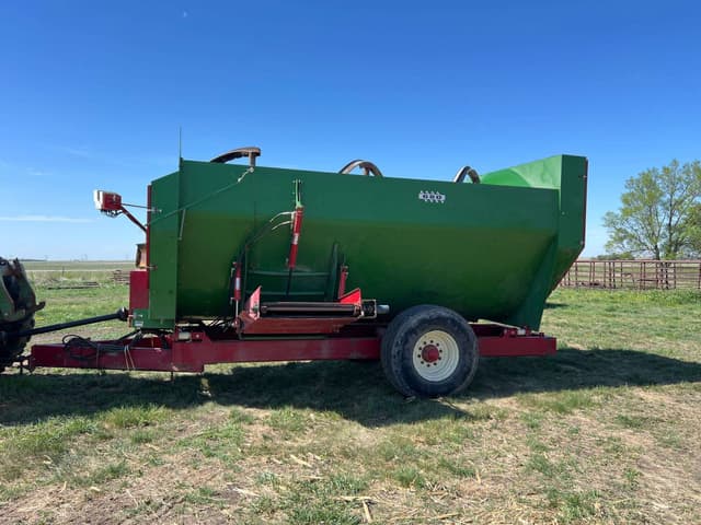 Image of Farm Aid 680 equipment image 1