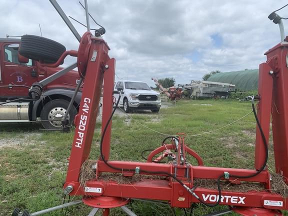 Image of Farm King G4V-520PTH equipment image 2