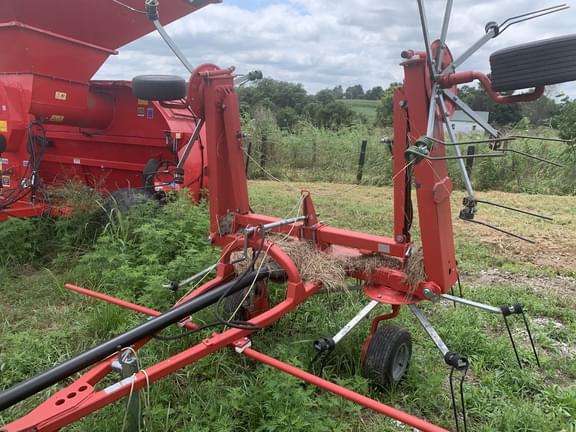 Image of Farm King G4V-520PTH equipment image 4