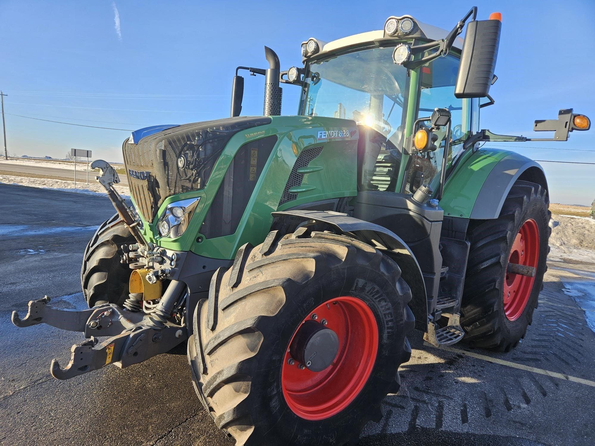 2016 Fendt 828 Vario Equipment Image0