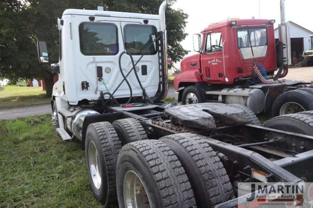 Image of Freightliner Cascadia equipment image 3